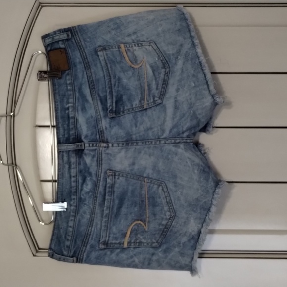 AEO American Eagle women's size 12 distressed raw hem jean shorts light wash - Picture 4 of 11